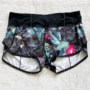 LULULEMON Speed Shorts Curious Jungle Floral Size 4 Tropical Hawaiian Cute